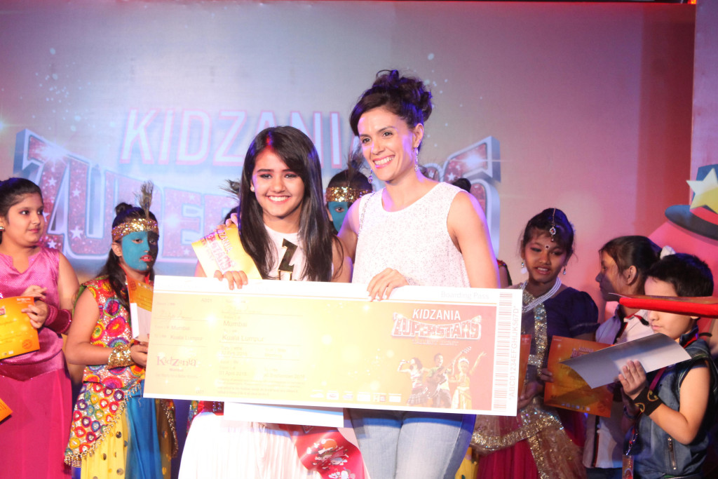 2Winner Diya Anam with judge Aneesha Dalal from Shiamak Davar Dance Company